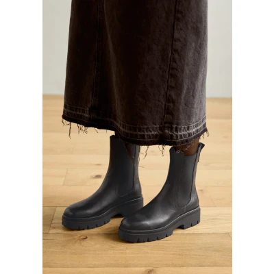 Abbildung von Tamaris Damen Chelsea Boot 1 25992 41 001 schmal