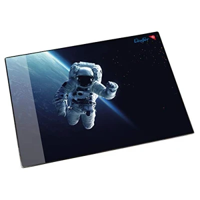 Abbildung von Läufer 46659 Schreibtischunterlage Astronaut, 53x40 cm, rutschfeste Schreibunterlage für Kinder, Zubehör Kinderschreibtisch, mit transparenter Seitentasche