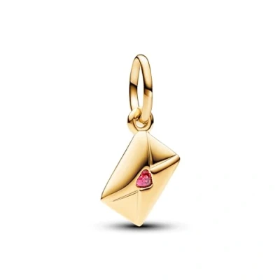 Abbildung von PANDORA Moments Liebesbrief Umschlag Charm Anhänger aus Sterling Silber mit 14 Karat vergoldeter Metalllegierung, Zirkonia, Kompatibel Armbänder, 762606C01