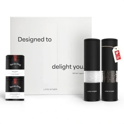 Abbildung von LARS NYSØM Gewürzmühlen &amp; Gewürze Geschenkset Salz und Pfeffermühlen Set mit 2 hochwertigen Gewürzdosen (Salz, Pfeffer) Durch schöne Geschenkbox eine tolle Geschenk Idee Carbon Black