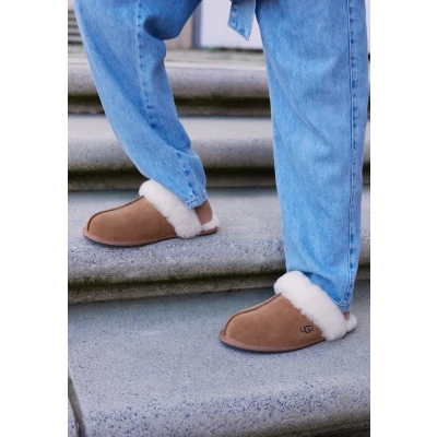 Abbildung von UGG Scuffette Hausschuh, Damen, Größe: 36, Chestnut Schuhe