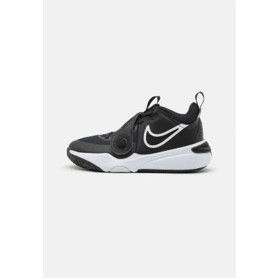 Abbildung von Nike Performance TEAM Hustle D 11 Unisex Basketballschuh für Kinder, Größe: 38.5, Black/white Leder und textil