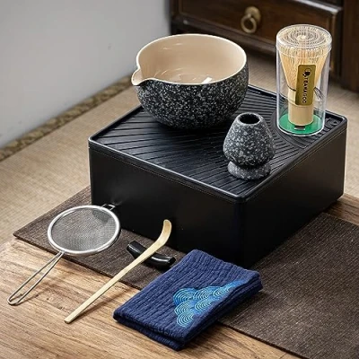 Abbildung von TEANAGOO Matcha Kit mit Aufbewahrungskoffer, 10 Stück Komplettes Tee Set, Keramik Schale (510ml/18oz), Bambus Schneebesen(百本立), Schaufel, Sieb, Schneebesenhalter, WN17, Rock Grey