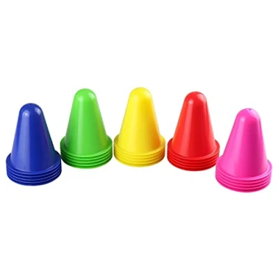 Abbildung von Idena 40622 Pylonen 25 Stück, farbig sortierte Warn Kegel aus Kunststoff, ca. 8 cm hoch, stapelbar, Verkehrshütchen für Sport, Freizeit, Slalom, Fußball und Vereine