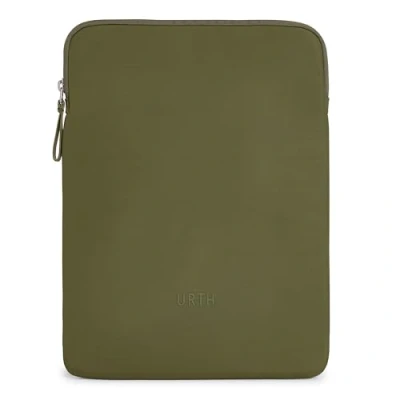 Abbildung von Urth Naos Laptop Sleeve 13 14 Inch Padded, Water Resistant, Recycled Case Compatible with MacBook Air/Pro (Grün)