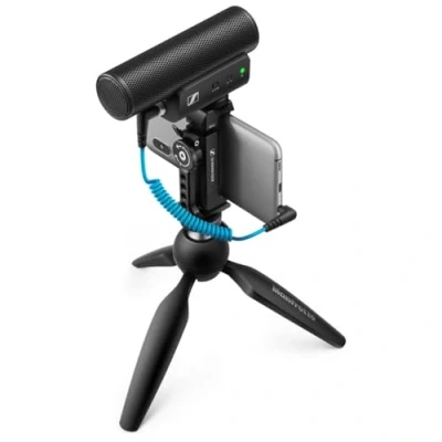Abbildung von Sennheiser MKE 400 + Mobilgeräte Set Direktionales Kamera Direktmikrofon mit Smartphone Klemme und Manfrotto PIXI Mini Stativ (509257)
