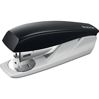 Abbildung von Leitz Kleines Büroheftgerät, Für 25 Blatt, Ergonomische Form, Inkl. Heftklammern, Schwarz, NeXXt Serie, 55016095