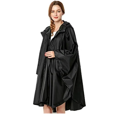 Abbildung von NUUR Damen Regenponcho Regenmantel Unisex Regenjacke Wasserdicht Regencape Wiederverwendbar mit Kapuze Schwarz