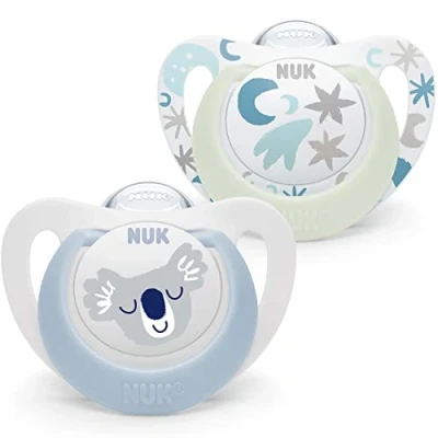 Abbildung von Nuk Star Night &amp; Day Baby Schnuller 0 6 Monate, phosphoreszierende Lutscher, BPA freies Silikon, Koala blau, 2 Stück