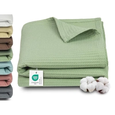 Abbildung von ZOLLNER Kuscheldecke in 150x200 cm 100% Baumwolle Zeitloses Waffelmuster knitterarme und atmungsaktive Couchdecke grün waschbar bis 60C Hotelwäschequalität Oeko Tex® Zertifiziert