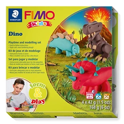 Abbildung von Staedtler 8034 07 LY Fimo kids form&amp;play Set Dino (superweiche, ofenhärtende Knete, kinderleichte Anleitung, wiederverschließbare Box, mit 4 Blöcken, 1 Modellierstab und Spielkulisse)