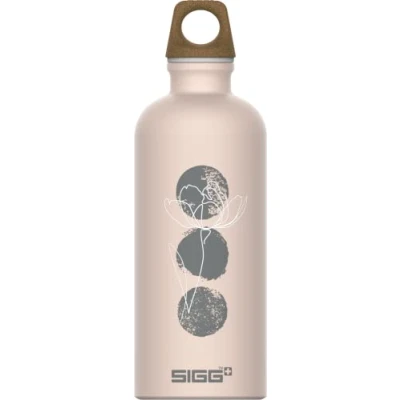Abbildung von SIGG Alu Trinkflasche Traveller MyPlanet Journey Motiv Klimaneutral Zertifiziert kohlensäurehaltige Getränke Auslaufsicher Federleicht BPA frei Outdoor &amp; Yoga Mattes Weisspink 0,6L