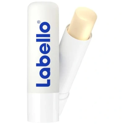 Abbildung von Labello Med Repair Lippenbalsam feuchtigkeitsspendend und schmelzend auf den Lippen, stärkender mit Vitamin E natürlichen Ölen, Sonnencreme LSF 15