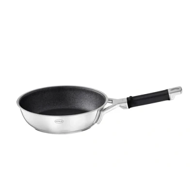Abbildung von RÖSLE SILENCE PRO Bratpfanne, Pfanne mit kratzfester Premium Antihaftversiegelung ProResist, Silikongriff, 20 cm, Edelstahl 18/10, induktionsgeeignet, spülmaschinengeeignet, Silberfarben/Schwarz