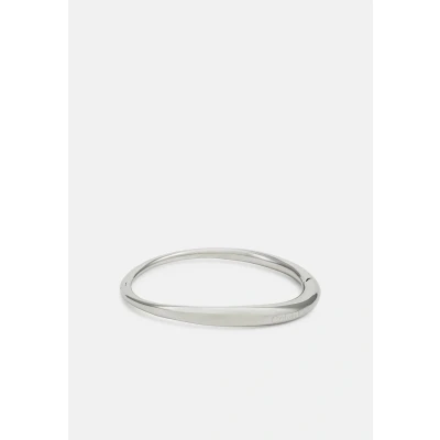 Abbildung von Calvin Klein Armreif für Damen Kollektion ELONGATED DROPS aus Edelstahl