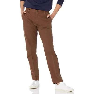 Abbildung von Amazon Essentials Herren Knitterfreie Flatfront Chinohose in schmaler Passform, Braun, 35W / 28L
