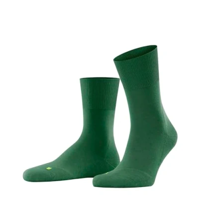 Abbildung von FALKE Unisex Socken Run U SO Baumwolle Funktionsmaterial einfarbig 1 Paar, Grün (Golf 7408), 37 38
