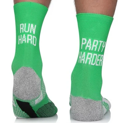 Abbildung von TODO Running RAID CREW Laufsocken mit Lustige Aufschrift, Anti Blasen Socken, Socks Men. Bunte Sport Socken Damen 39 42, Herren (Run Hard Party Harder, 42)