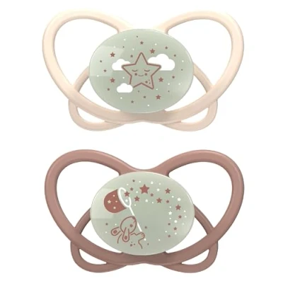 Abbildung von NIP Butterfly: Haut &amp; zahnfreundlicher Leuchtschnuller, flacher Sauger, weich flexibel, Scheibe extra leicht luftdurchlässig, BPA frei, nachhaltig, mit Box, 0 6 Monate, Beige/Taupe