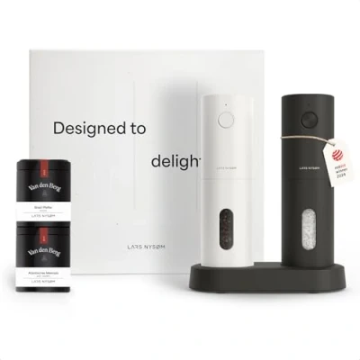 Abbildung von LARS NYSØM Elektrische Gewürzmühlen &amp; Gewürze Geschenkset Salz und Pfeffermühlen Set mit 2 hochwertigen Gewürzdosen (Salz, Pfeffer) Schöne Geschenkbox (Black/White)