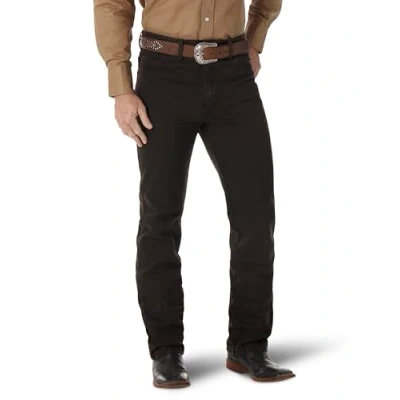 Abbildung von Wrangler Herren Slim Fit Cowboy Schnitt Jeans, Schwarze Schokolade, 33W / 30L