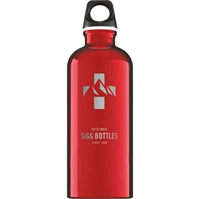 Abbildung von SIGG Alu Trinkflasche Traveller Roter Berg Klimaneutral Zertifiziert Für Kohlensäurehaltige Getränke Geeignet Auslaufsicher Federleicht BPA frei Rot 0,6L