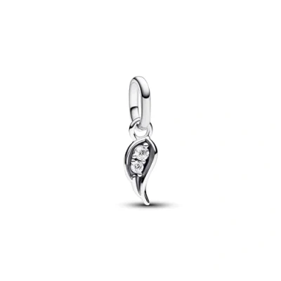 Abbildung von PANDORA ME Funkelnder Engelsflügel Mini Charm Anhänger aus Sterling Silber mit Cubik Zirkonia, Kompatibel und Moments Armbändern, 793041C01