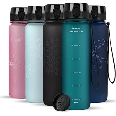 Abbildung von 720DGREE Trinkflasche 1l mit Motivationsskala “uberBottle“ +Sieb Dicht, Leicht, BPA Frei, Bruchsicher Wasserflasche für Uni, Sport, Fitness, Fahrrad, Outdoor Tritan Sportflasche Grün