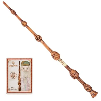 Abbildung von Wizarding World Harry Potter Authentischer Albus Dumbledore Zauberstab aus Kunststoff mit Zauberspruch Karte, ca. 30,5 cm, Spielzeug für Kinder ab 6 Jahre, Fanartikel
