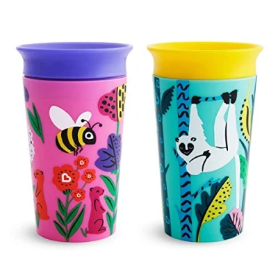 Abbildung von Munchkin Miracle 360 Trinkbecher für Babys und Kleinkinder, BPA freier Trinklernbecher, auslaufsicher &amp; spülmaschinenfest, recycelte Verpackung 266 ml, 2er Set Affe/Biene
