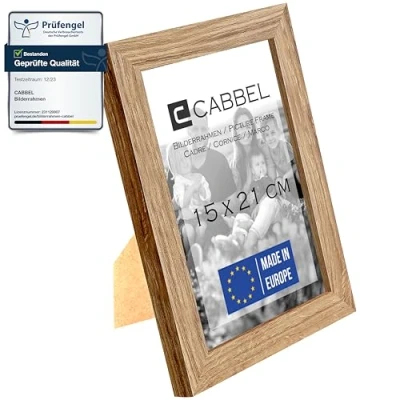 Abbildung von CABBEL Bilderrahmen 15x21 cm, Eiche, stabiles MDF Holz Rahmen, bruchsicherem Plexi Glas, zum Aufhängen &amp; Aufstellen, ideal für Fotos/Bilder/Collage