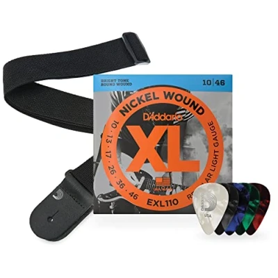Abbildung von D&#039;Addario E Gitarrensaiten, Plektren, Gurtset EXL110 XL Nickel Wound 10 46 Light Gitarrengurt Poly Pro Black 10er Pack mit ausgewählten mittelgroß