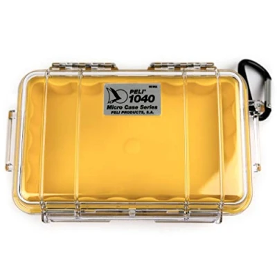 Abbildung von Peli 1040 Micro Case Schutzbehältnis für Smartphone und Zubehör, IP67 Wasserdicht, 0,7L Volumen, Transparent/ Gelbe Gummieinlage, 027 100E, Klar/Gelb