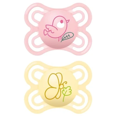 Abbildung von MAM Perfect Schnuller im 2er Set, für eine gesunde Zahn und Kieferentwicklung, Baby aus nachhaltigen &amp; bio erneuerbaren Materialien, mit Schnullerbox, 0 6 Monate, Vogel/Schmetterling