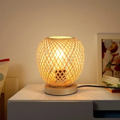 Abbildung von Bambus Geflochten Schreibtischlampe, Boho Tischlampe Vintage, Holzsockel, Handgefertigt, Kreativ, E27, Dekorativ Schreibtischlampe Retro,FüR Schlafzimmer,Esszimmer,Hochzeit,Party,Drinnen Und DraußEn