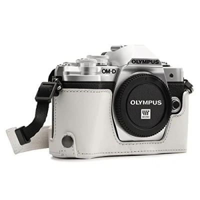 Abbildung von MegaGear Ever Ready Leder Kamera Halbtasche mit Trageriemen und Batteriezugang für Olympus OM D E M10 Mark III weiß
