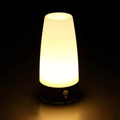 Abbildung von Guijiyi LED Bewegungsmelder Tischleuchte Nachtlicht Tischlampe mit kabellosem PIR Bewegungssensor verwenden 3x 1,5VAAA Batterie[Energieklasse A+] (Rund)