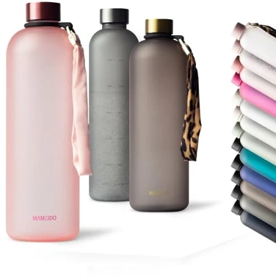 Abbildung von MAMEIDO Trinkflasche 1,5l &amp; 1l Kohlensäure geeignet, auslaufsichere mit Zeitmarkierung als Trinkerinnerung, Wasserflasche BPA frei für Sport (Flamingo Pink, 1500ml)