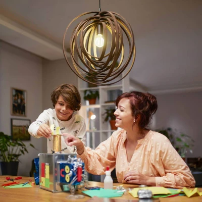 Abbildung von Philips LED Classic ultraeffiziente E27 Lampe (40 W), mit warmweißem Licht, energiesparende langer Nutzlebensdauer, Energieeffizienzklasse A
