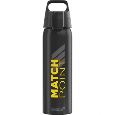 Abbildung von SIGG Alu Trinkflasche WMB Pathfinder Match Point Klimaneutral Zertifiziert kohlensäurehaltige Getränke Auslaufsicher Federleicht BPA frei Outdoor &amp; Tennis Schwarz Mit Aufdruck 1L