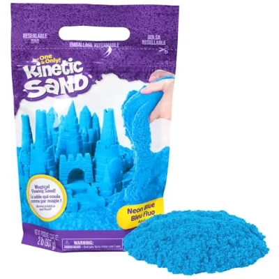 Abbildung von Kinetic Sand Beutel Blau, 907 g magischer aus Schweden für sauberes, kreatives Indoor Sandspiel im wiederverschließbaren Beutel, Kinder ab 3 Jahren