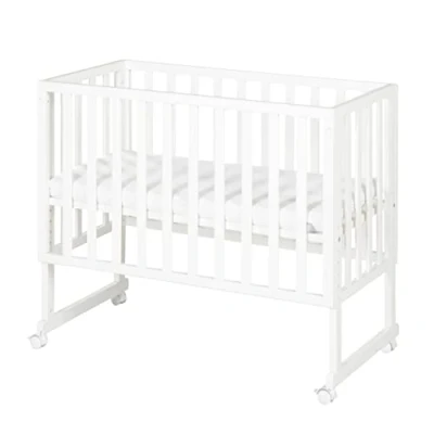 Abbildung von roba Stuben und Beistellbett safe asleep® 3 in 1 45 x 90 cm Höhenverstellbar Komplettes Anstellbett mit Matratze + Canvas Barriere Bett Set für Babys Holz weiß
