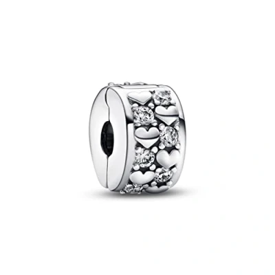 Abbildung von PANDORA Unendlichkeit Herzen Funkelnder Clip Charm aus Sterling Silber mit Zirkonia Kompatibel Moments Armbänder