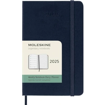 Abbildung von Moleskine Weekly Planner, WochenPlaner mit Platz für Notizen 12 Monate 2025, Fester Einband und Elastischer Verschluss, Farbe SaphirBlau, TaschenFormat 9x14 cm