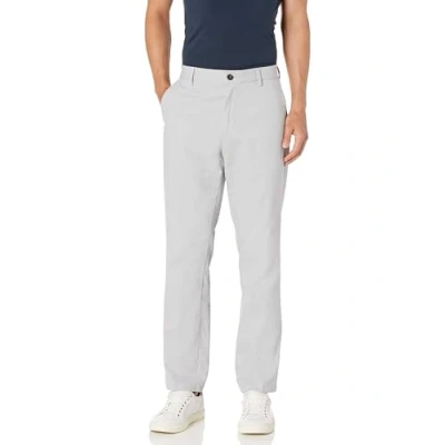 Abbildung von Amazon Essentials Herren Knitterfreie Flatfront Chinohose in klassischer Passform (erhältlich Übergröße), Grau, 36W / 30L