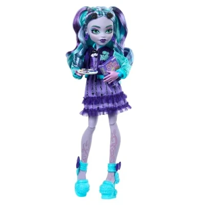 Abbildung von Monster High Fearbook Twyla Set aus Puppe und Zubehör mit Filmclub Thema, Collegejacke, Jahrbuch, Brettspiel Keksen, HXW31