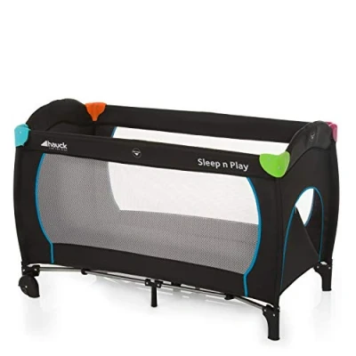 Abbildung von hauck Kinderreisebett Sleep N Play Go Plus mit Transporttasche, Rädern, Schlupf zum Spielen, Klein Zusammenklappbar, Baby Reisebett Kleinkind ab Geburt bis 15 kg (Multicolor Black)