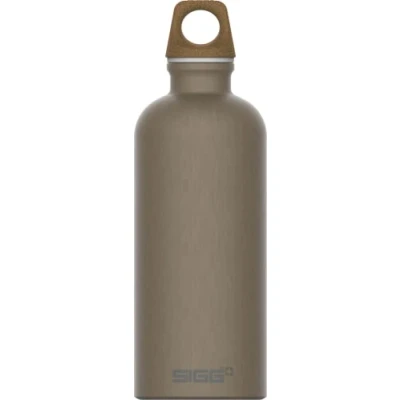 Abbildung von SIGG Traveller MyPlanet™ Lighter Plain Trinkflasche (0.6 L), klimaneutrale und auslaufsichere Trinkflasche, federleichte aus Aluminium, Made in Switzerland