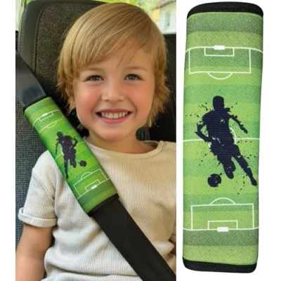 Abbildung von HECKBO 1x Kinder Auto Gurtpolster Gurtschutz mit Fußball Motiv Sicherheitsgurt Polster für und Babys Ideal jeden Gurt Autositzerhöhungen Fahrradanhänger Flugzeug