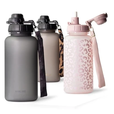 Abbildung von MAMEIDO Trinkflasche 1l mit Strohhalm &amp; Zeitmarkierung als Trinkerinnerung, Wasserflasche auslaufsicher, Sportflasche BPA frei, Gym Water Bottle, Flasche aus Tritan (Carbon Grey, 1000ml)